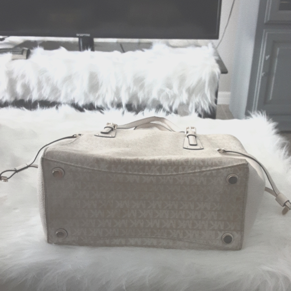 Michael Kors Women's handbag - Picture 7 of 9